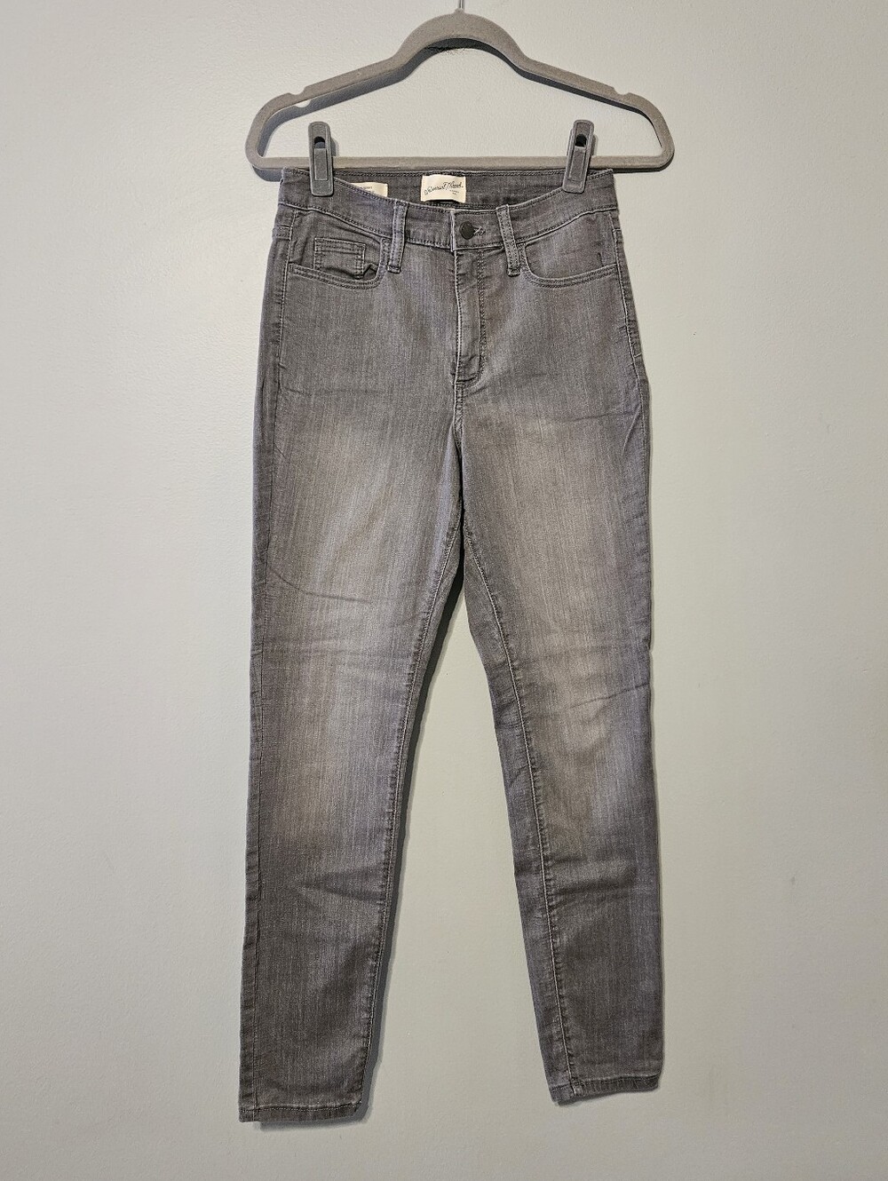 Universal Thread Women’s Gray High Rise Skinny Jeans